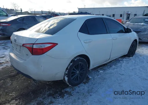 2015 Toyota Corolla Le Plus z USA, uszkodzony, nr VIN 5YFBURHE0FP252377